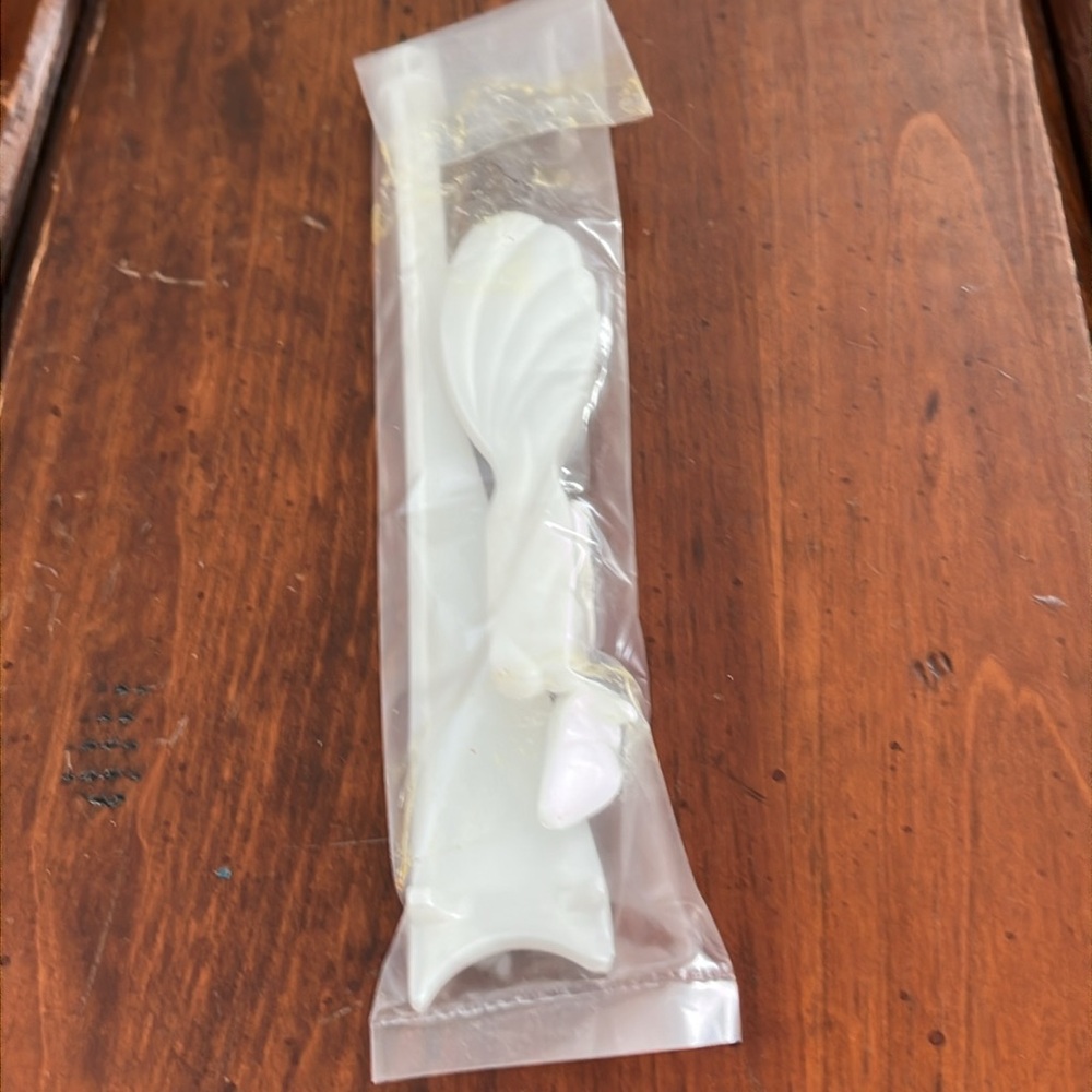 Vintage Barbie Accessories Set.
Hair brush, white high heels and prop stand.